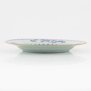 Fat, porslin, Qianlong (1736-95) samt handfat, porslin, Kina, 1900-tal.