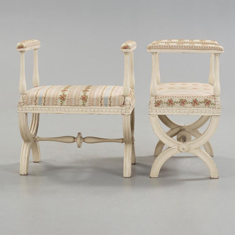 TABURETTER, ett par av Johan Lindgren (mästare i Stockholm 1770-1800). Gustavianska.