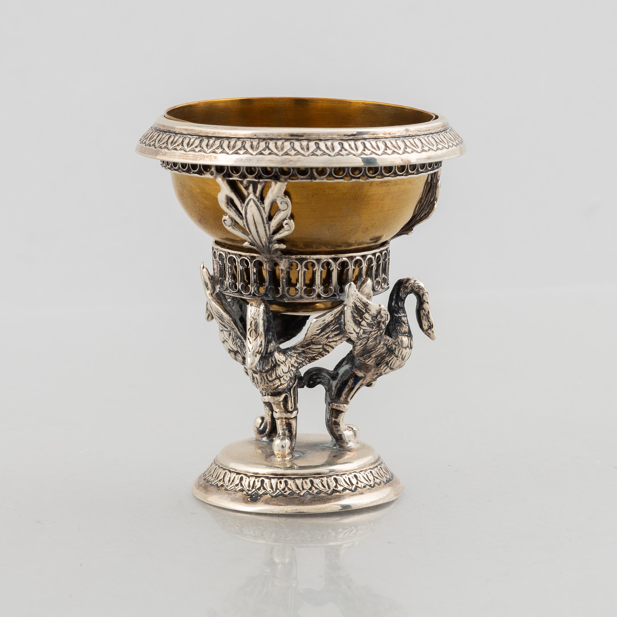 Skål på fot/saltkar, låghaltigt silver, fantasistämplar, empirestil, 1900-tal.