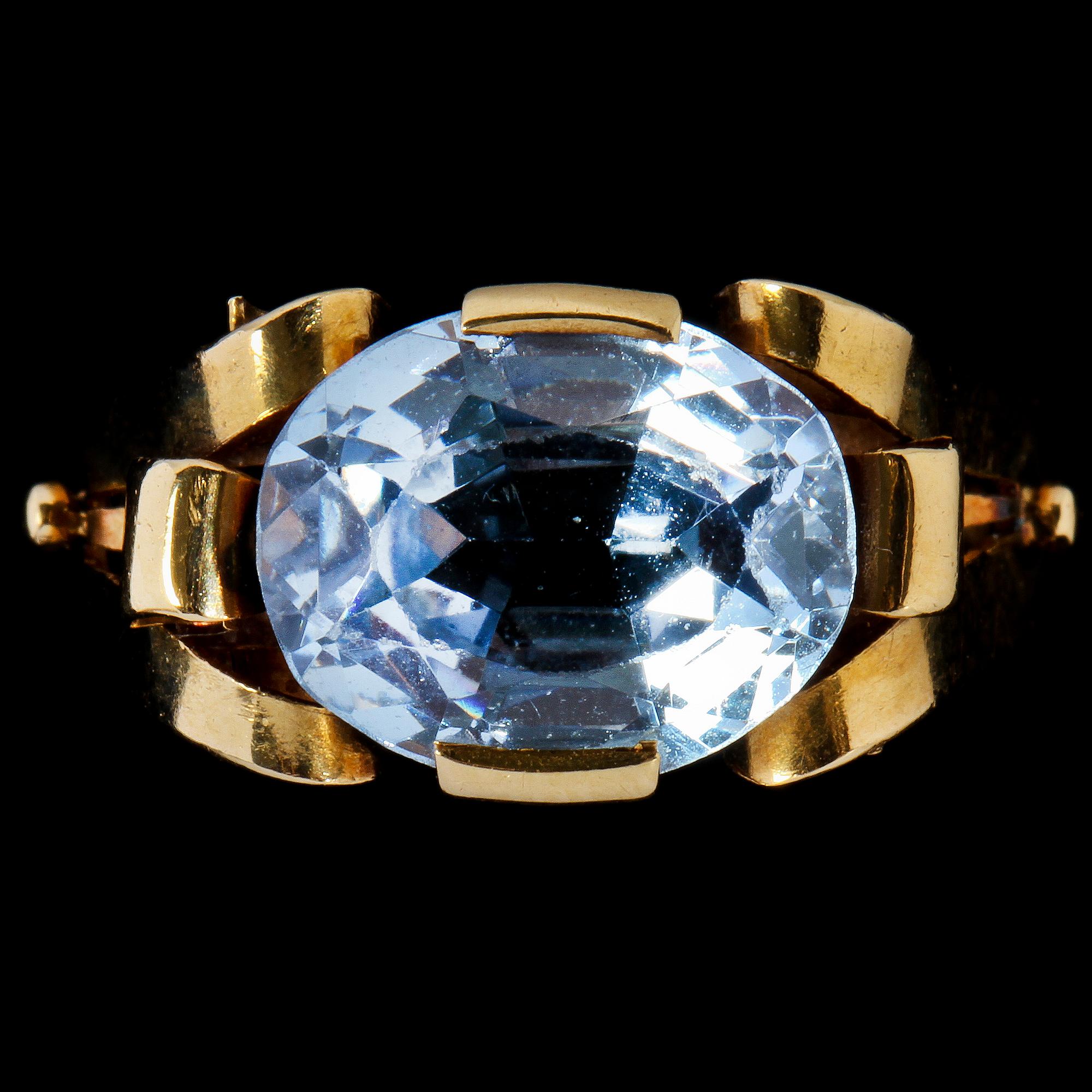 RINGAR, 5 st, 18k guld. En ring med åtta diamanter tot ca 0.08 ct.