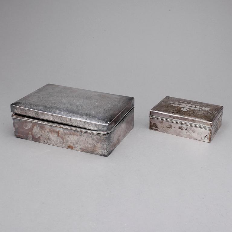 CIGARETTSKRIN, 2 st, silver, bla Japan, 1900-tal.