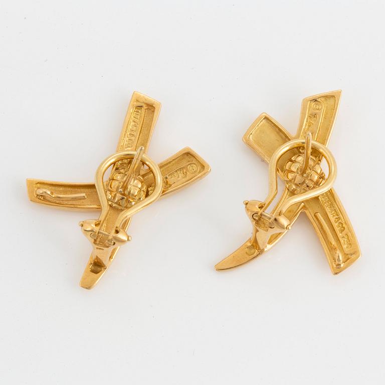 A pair of Paloma Picasso Tiffany earrings "Criss Cross" in 18K gold.