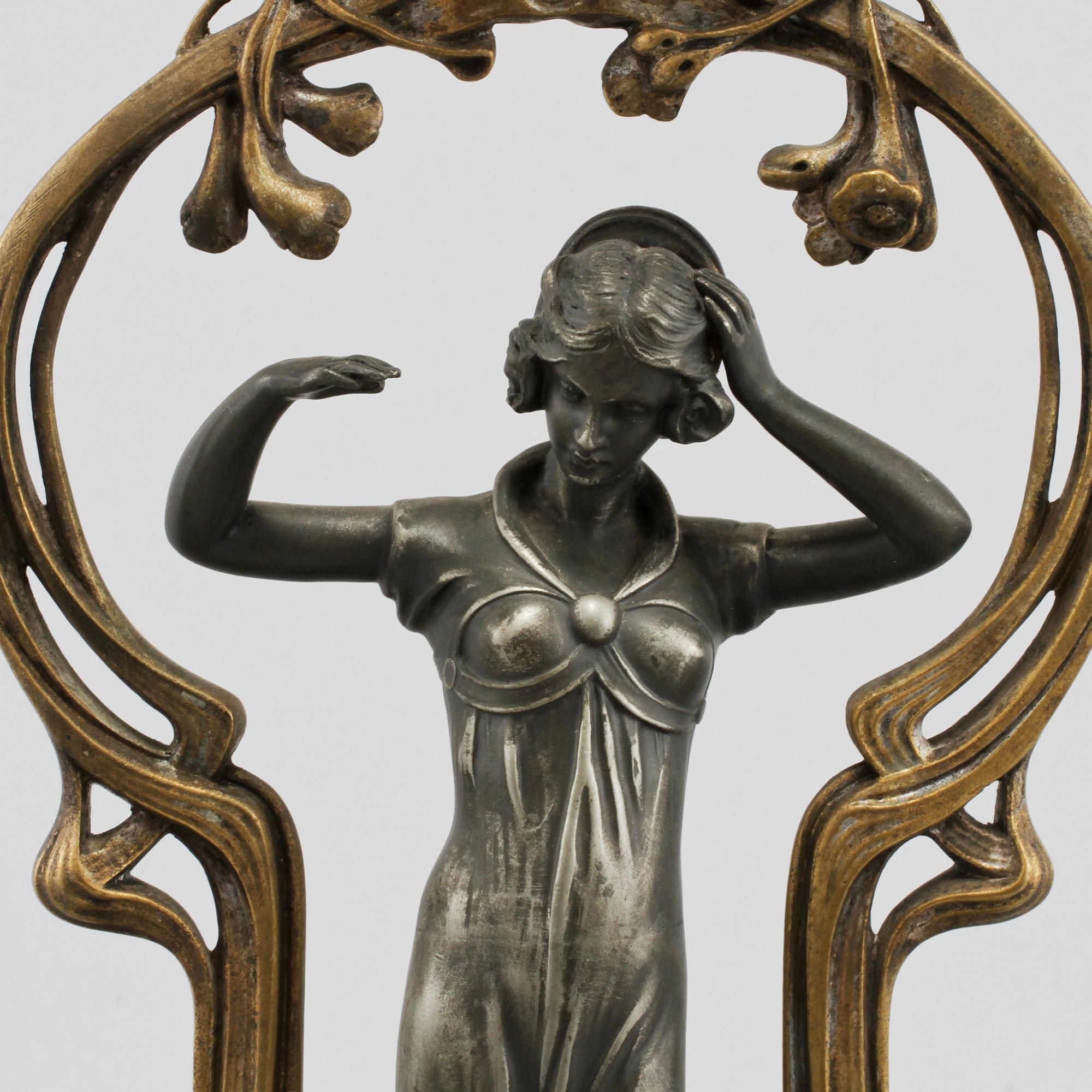 UPPSATS, vitmetall, Albert Köhler & Cie, Wien, omkring 1900.