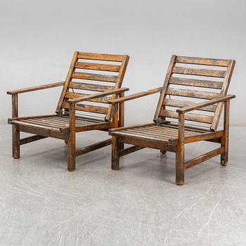 A pair of garden chairs and a table by Elsa Stackelberg, Fri Form.