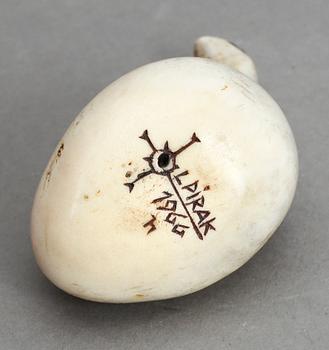 SALTRIPA med SKED, renhorn, Lars Pirak, signerad och daterad 1966.