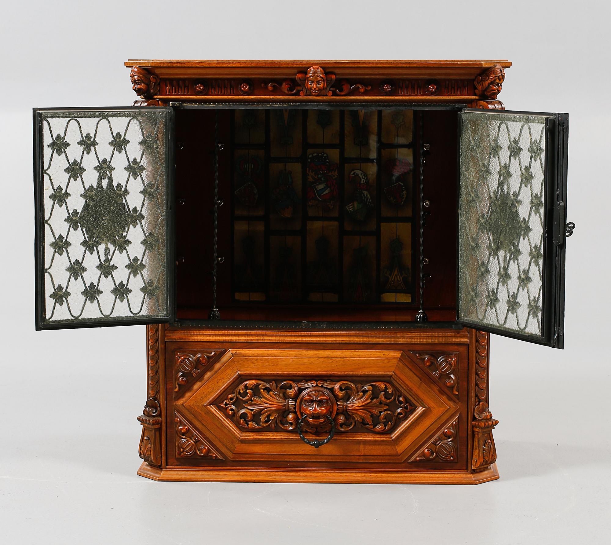 BARSKÅP, barockstil, 1900-talets andra hälft.