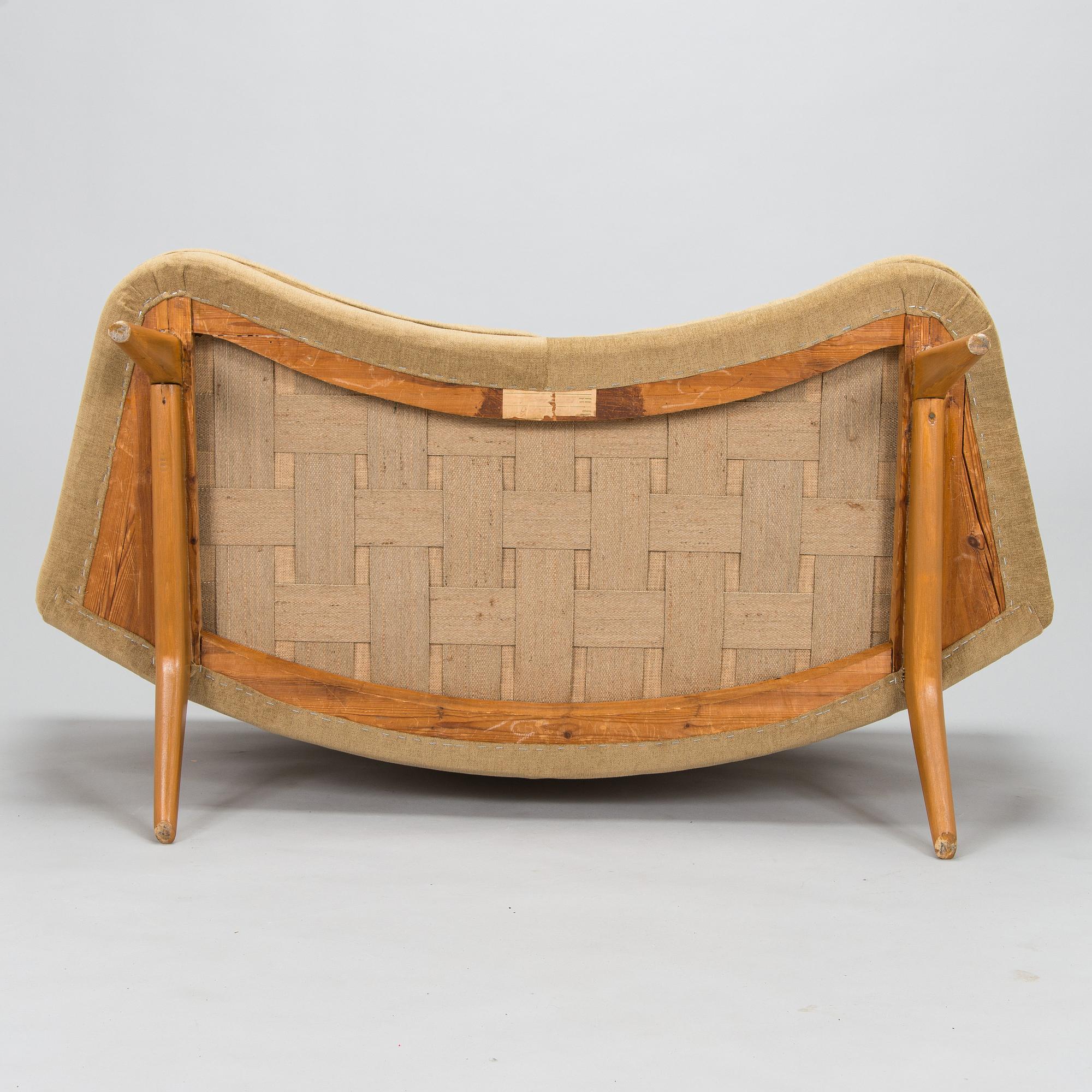 Carl Gustaf Hiort af Ornäs, sohva, "Kim", Puunveisto Oy - Träsnideri Ab, 1940-luvun puoliväli.