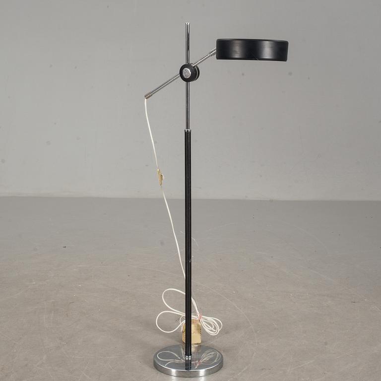 GOLVLAMPA, modell 591 Simris/Olympia, kallad "Stekpannan", Anders Pehrson, Ateljé Lyktan, Åhus.