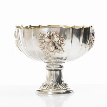 Bålskål på fot, silver, svenska importstämplar Ragnar Ericson, Malmö 1939.