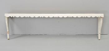 VÄGGHYLLA, omkring år 1900.