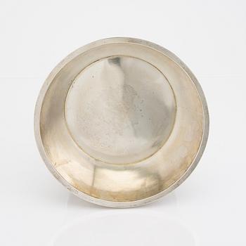 A Swedish 20th century stertling silver bowl mark of Wiwen Nilsson Lund 1947, weight 770 grams.