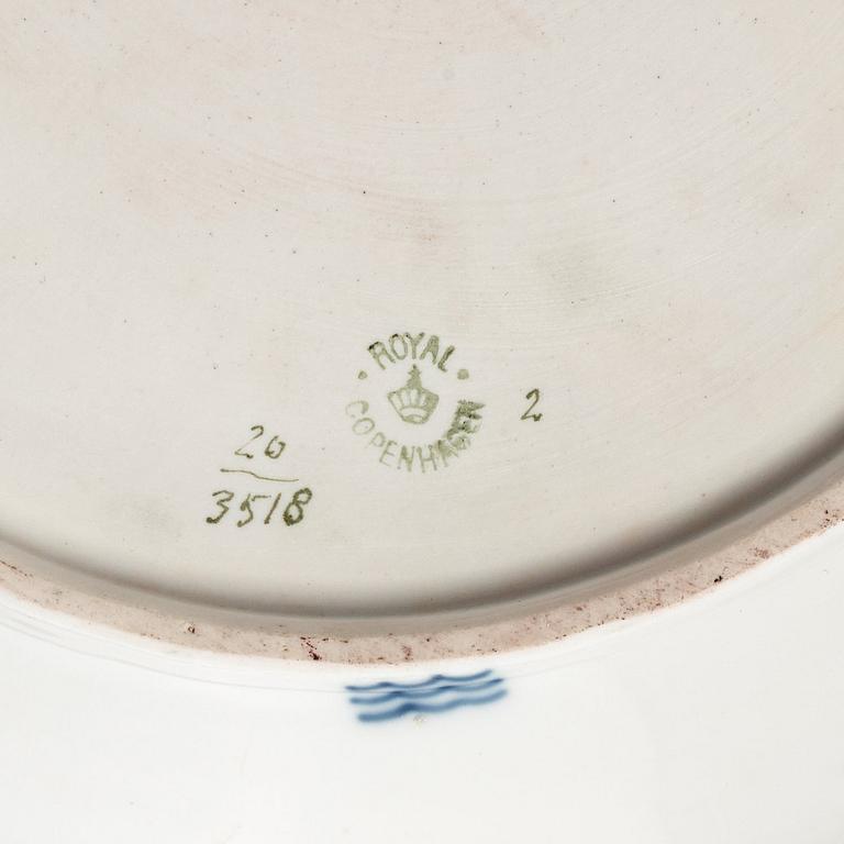 Fat, två stycken, porslin. Royal Copenhagen, "Flora Danica", Danmark, 1900-tal.