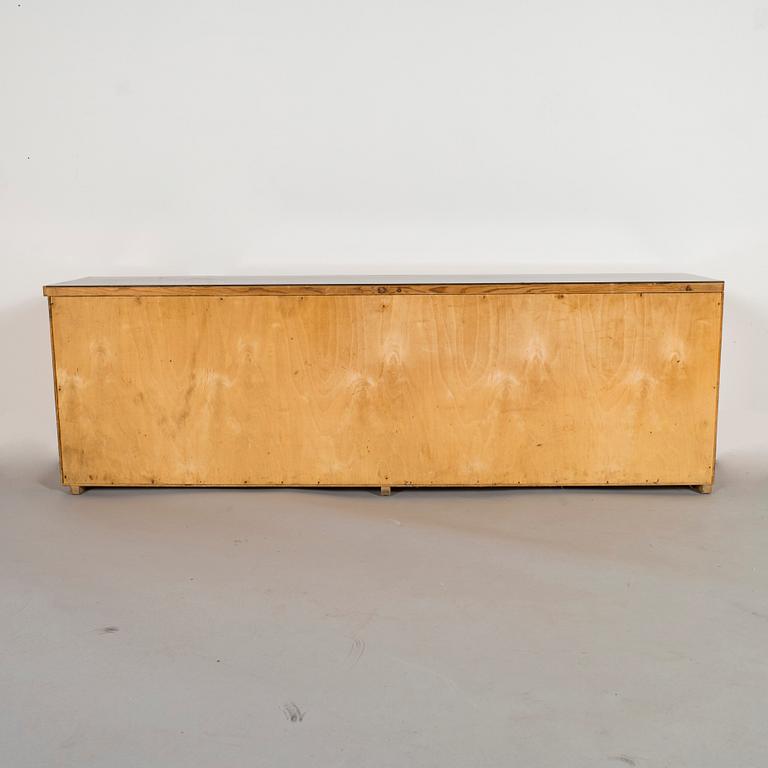 Artek Design, senkki, tilaustyö,  valmistaja  O.Y. Huonekalu- ja Rakennustyötehdas A.B., 1952.