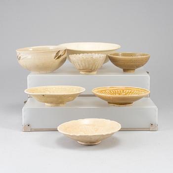 Seven ceramic bowls, South east asian, 19th/20th century.