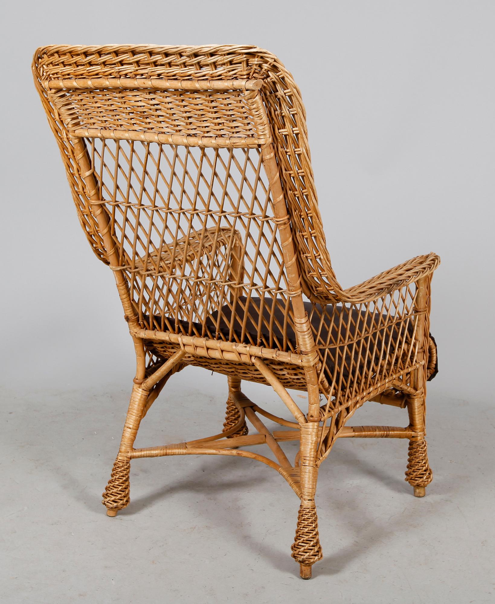 KORGFÅTÖLJ, 1900-talets första hälft.