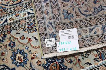 A Kashan carpet, c. 355 x 238 cm.