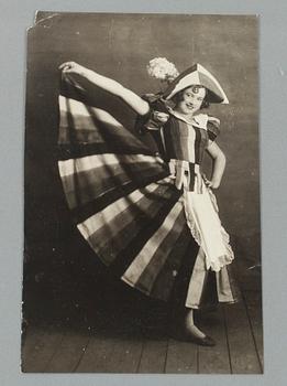FOTOGRAFIER, 3 st, Ryssland 1900-talets början FOTOGRAFIER, 2 st, Sovjet 1900-talets senare hälft.