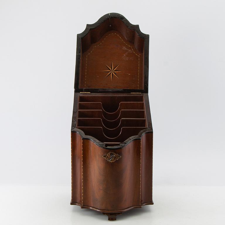 Bestickschatull England omkring 1800.