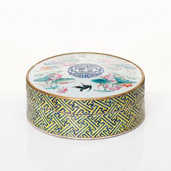 Ask med lock, porslin. Qingdynastin med Guangxus märke (1874-1908).