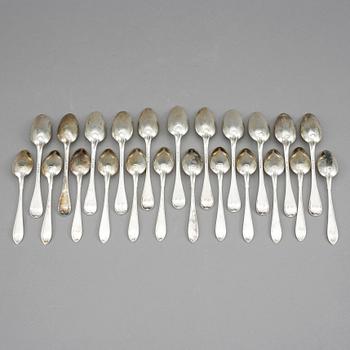TESKEDAR, 23 delar, silver, Stockholm 1907 - 1932. 416 gram.