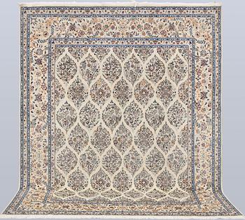 A part silk Nain rug, so-called 6 LAA, approx. 265 x 204 cm.