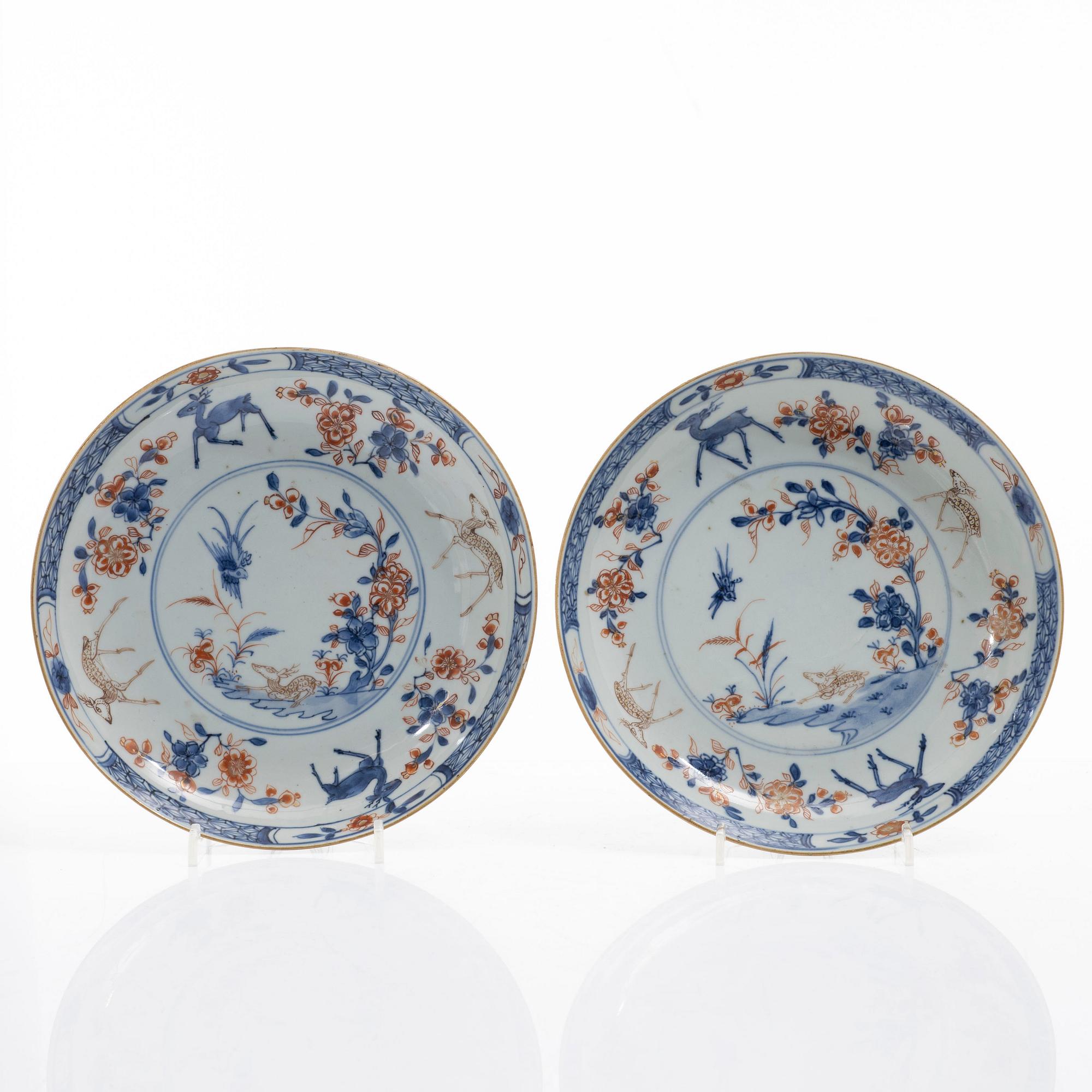 Mugg, bålskål samt fat, tre stycken, porslin. Qingdynastin, 1700-tal.