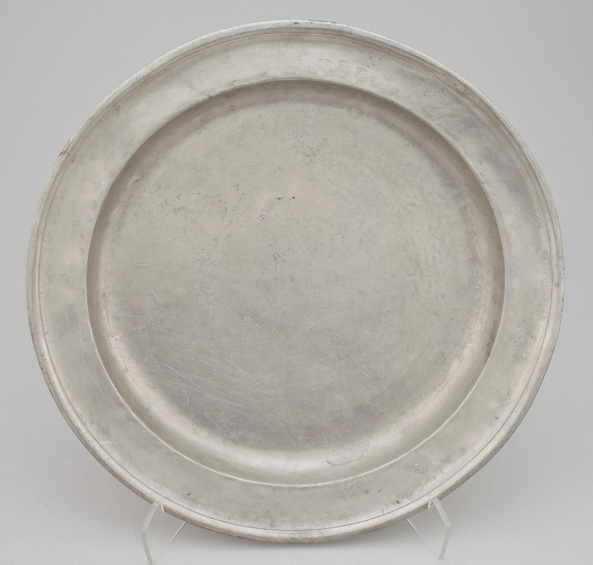 FAT, tenn, Johan Hagman, verksam 1743-1781 i Uppsala.