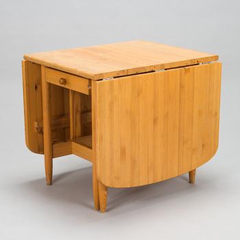 Eero Aarnio, A set of 6 "Pirtti" chairs and dining table for Laukaan Puu, Finland, late 20th century.