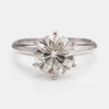 Ring, 18K vitguld, briljantslipad diamant ca 2.90 ct enligt certifikat.