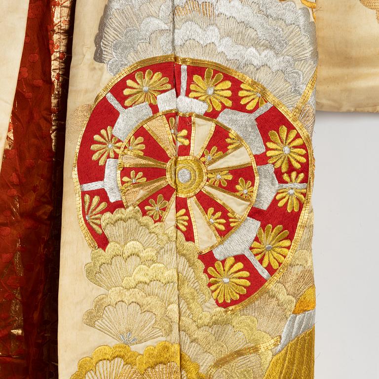 A Japanese silk wedding kimono, 20th century.