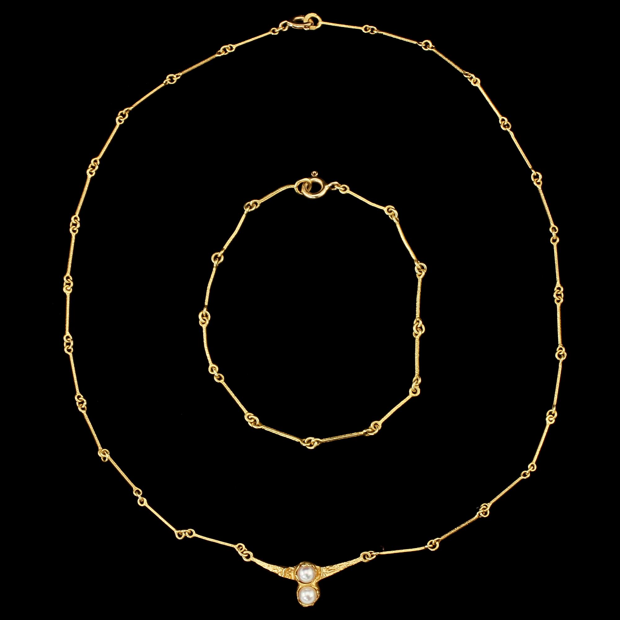 COLLIER samt ARMLÄNK, 18k guld med 2 odlade pärlor, Björn Weckström, Lapponia, 1990. Vikt tot 8 g.
