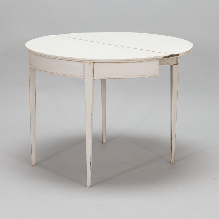 Table, so-called crescent table, second half of the 19th century.