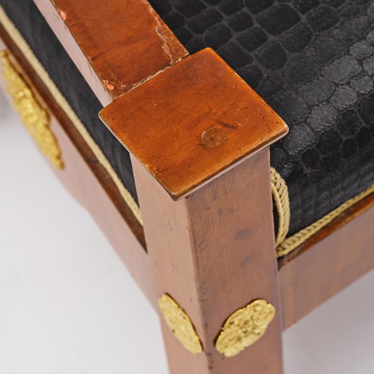 Karmstolar, ett par, Stockholmsarbeten 1800-talets första hälft, Empire.