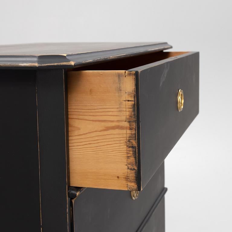 A chest of drawers, second half of the 19th century.