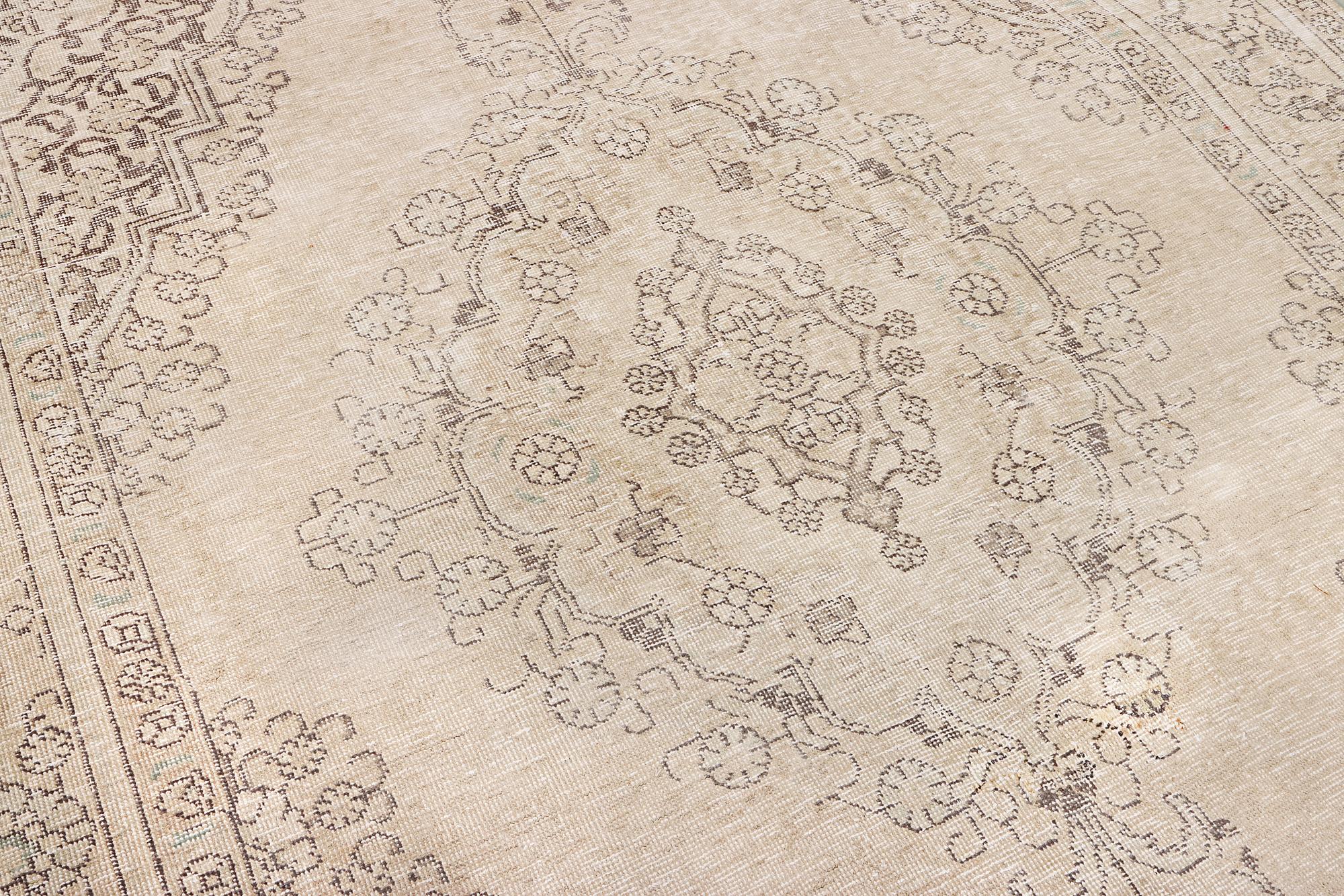 Matta, orientalisk vintage design, ca. 293 x 193 cm.