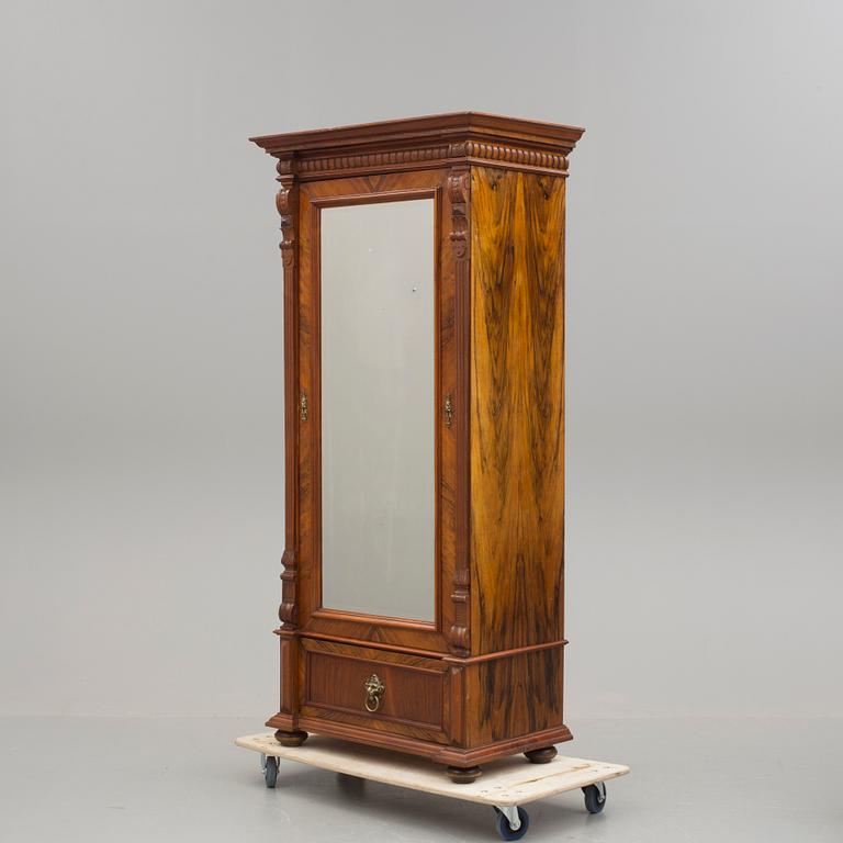 KLÄDSKÅP, nyrenässans, 1800-talets slut.