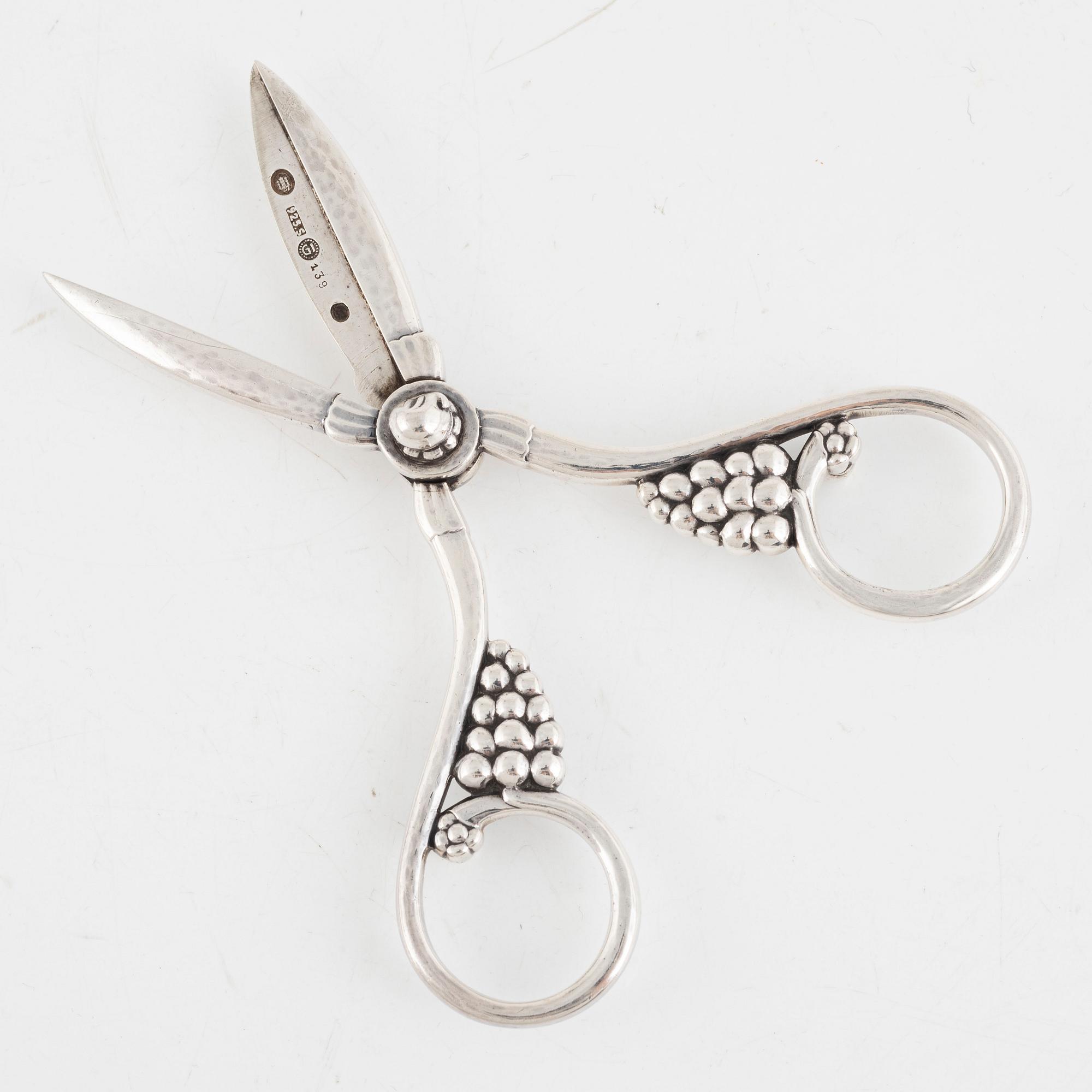 Georg Jensen, a pair of sterling silver fruit/grape scissors, Copenhagen 1927.