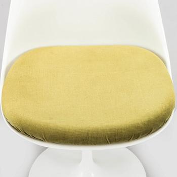 Eero Saarinen, A set of five 1960's chairs "Tulip" for Artek, manufactured under licens by Billnäs factory. Finland.