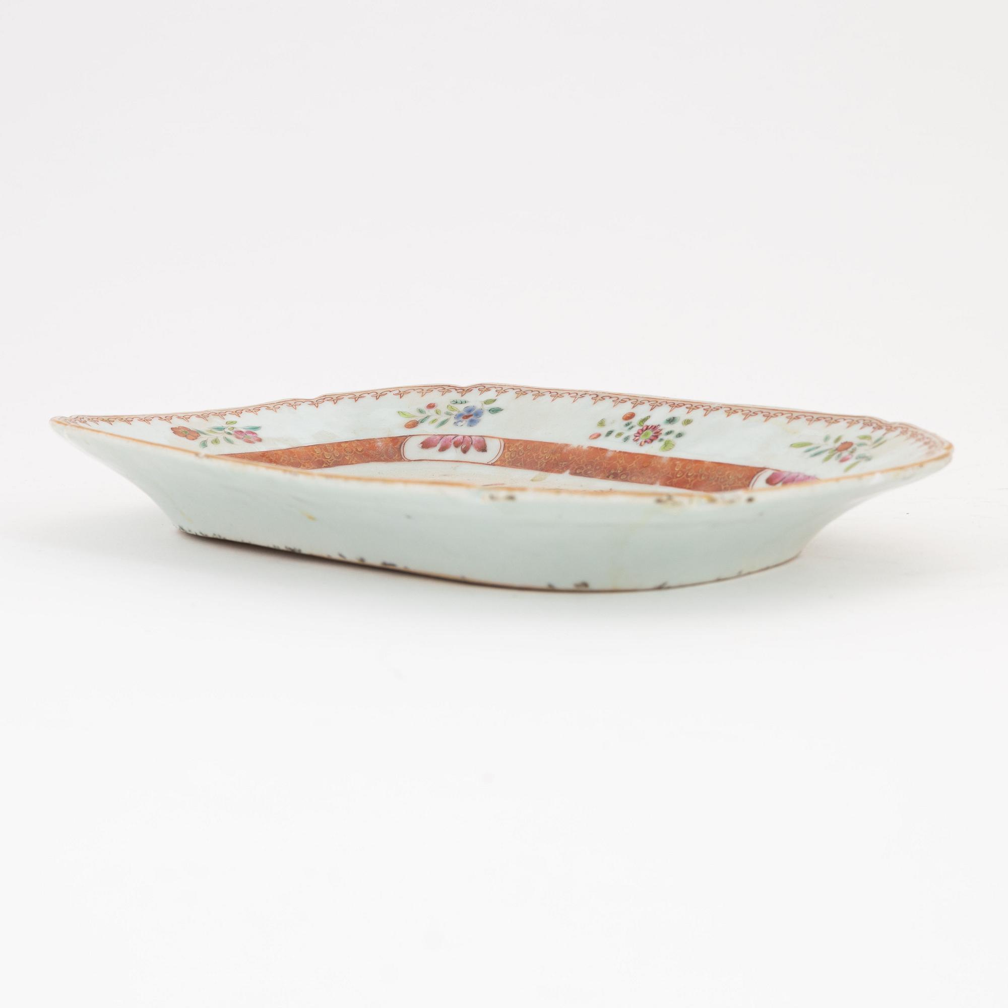 A pair of Chinese plates, a serving dish and a cream jug, Qing dynasty, 18th Century.