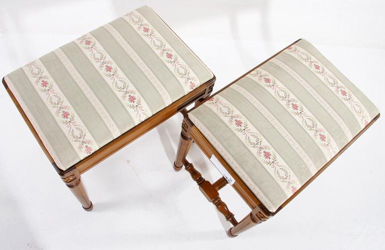 TABURETTER, ett par, gustaviansk stil, 1900-tal.