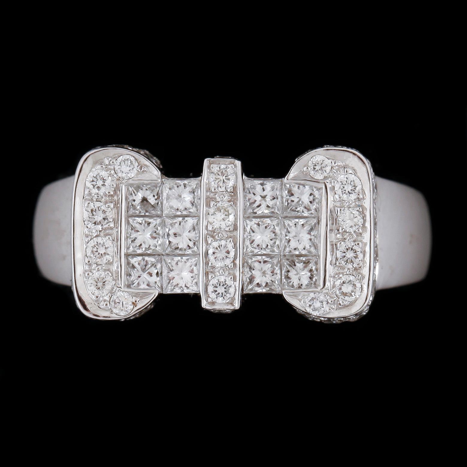 RING, 18k vitguld med prinsess- och briljantslipade diamanter tot ca1,29ct. 2000-tal. Vikt ca7,3g.