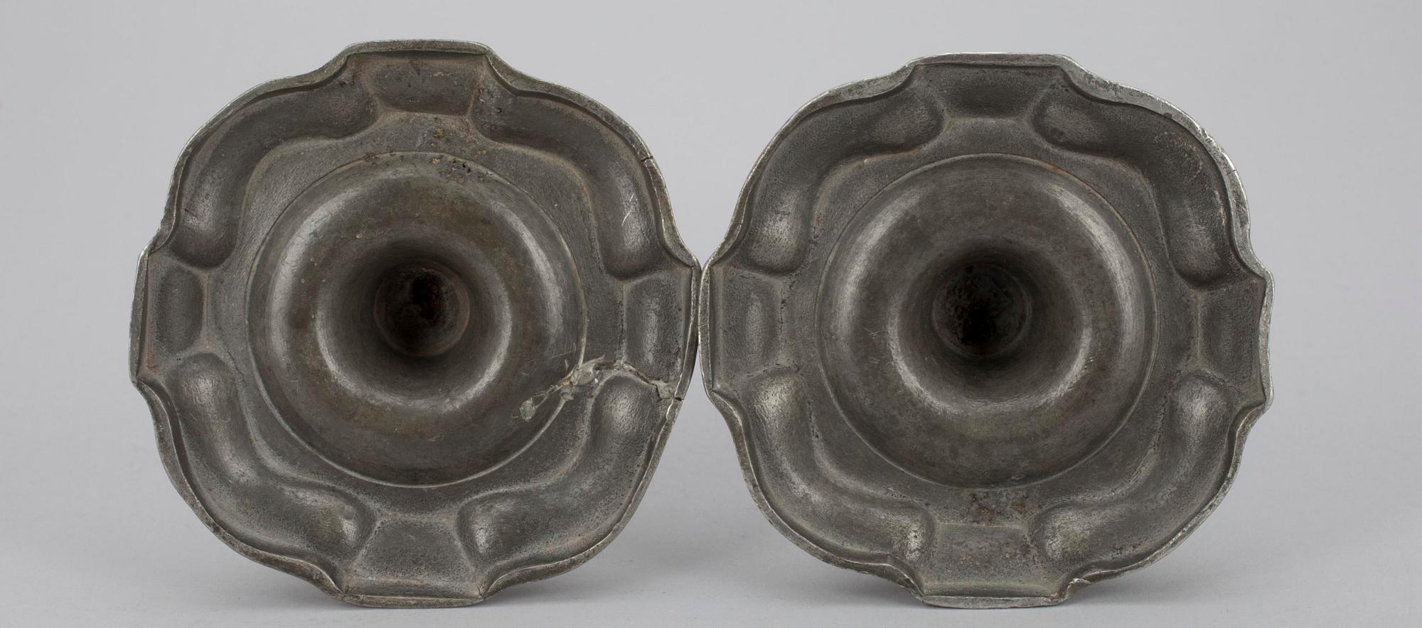 LJUSSTAKAR, ett par, tenn, Mellaneuropa 1700-tal.