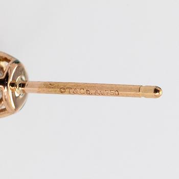 Tiffany & Co, örhängen, "Tiffany Solitaire", 18K guld och briljantslipade diamanter.