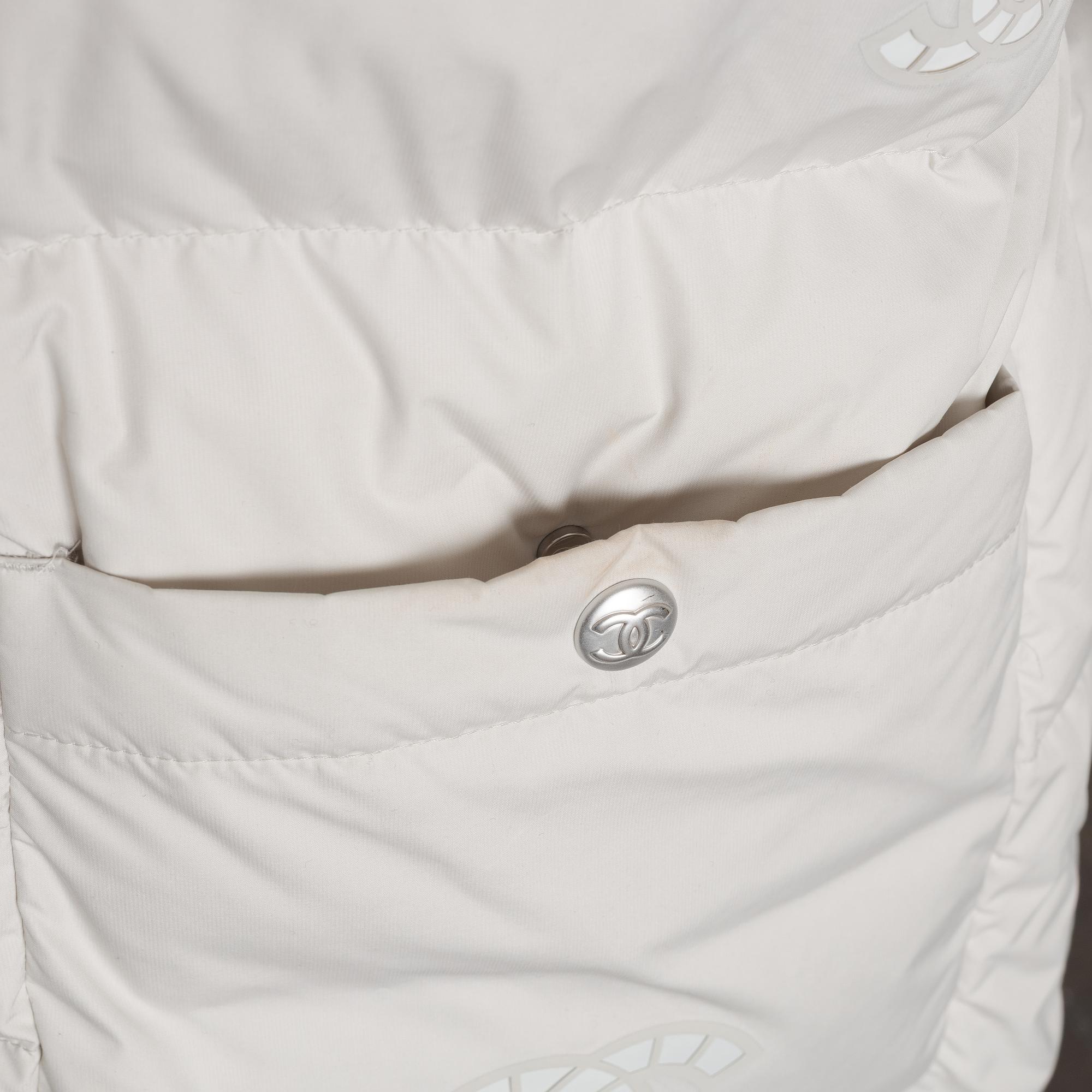 Chanel, down coat, size Fr 40.