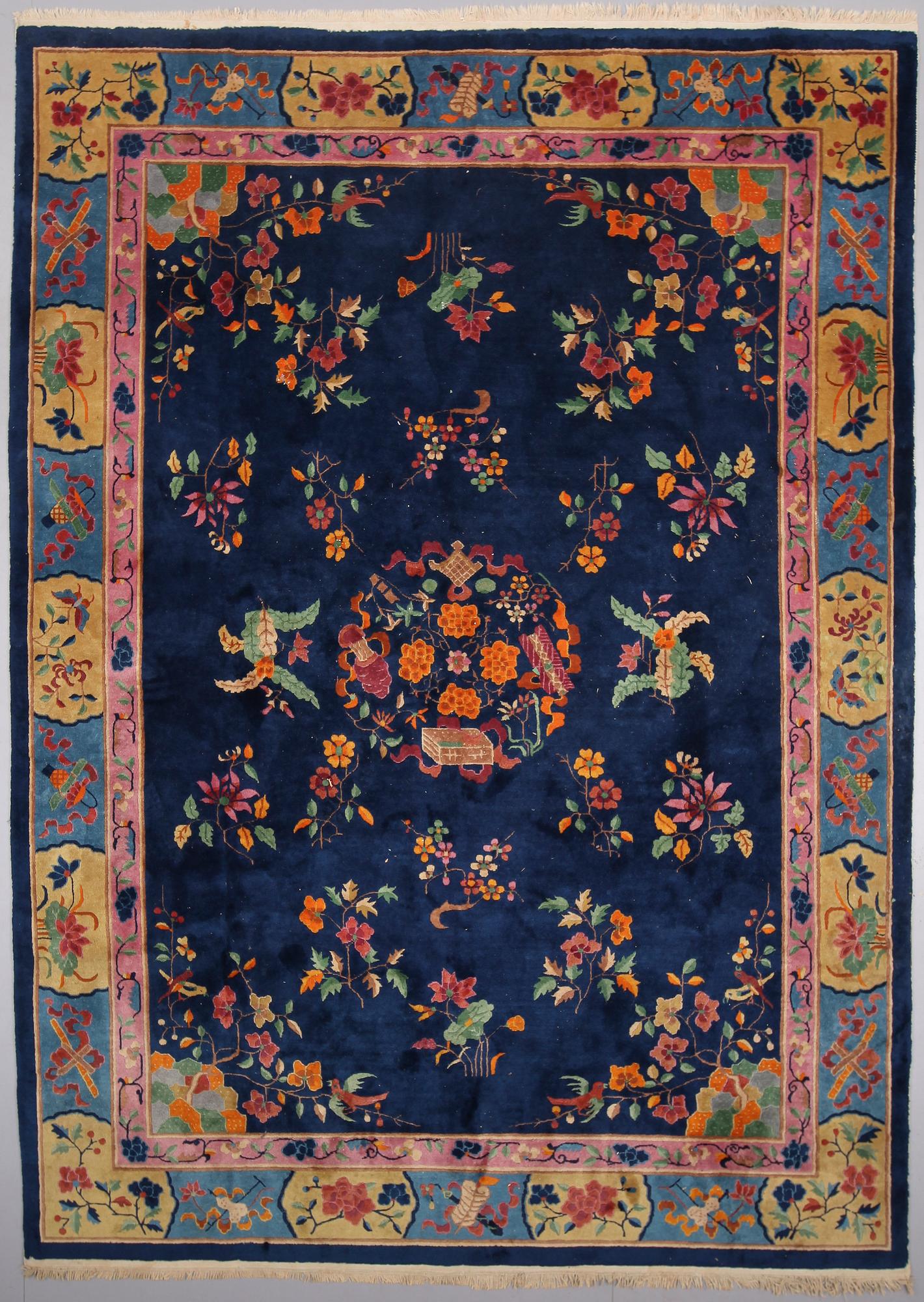 MATTA, Kina, ca 326 x 281 cm.