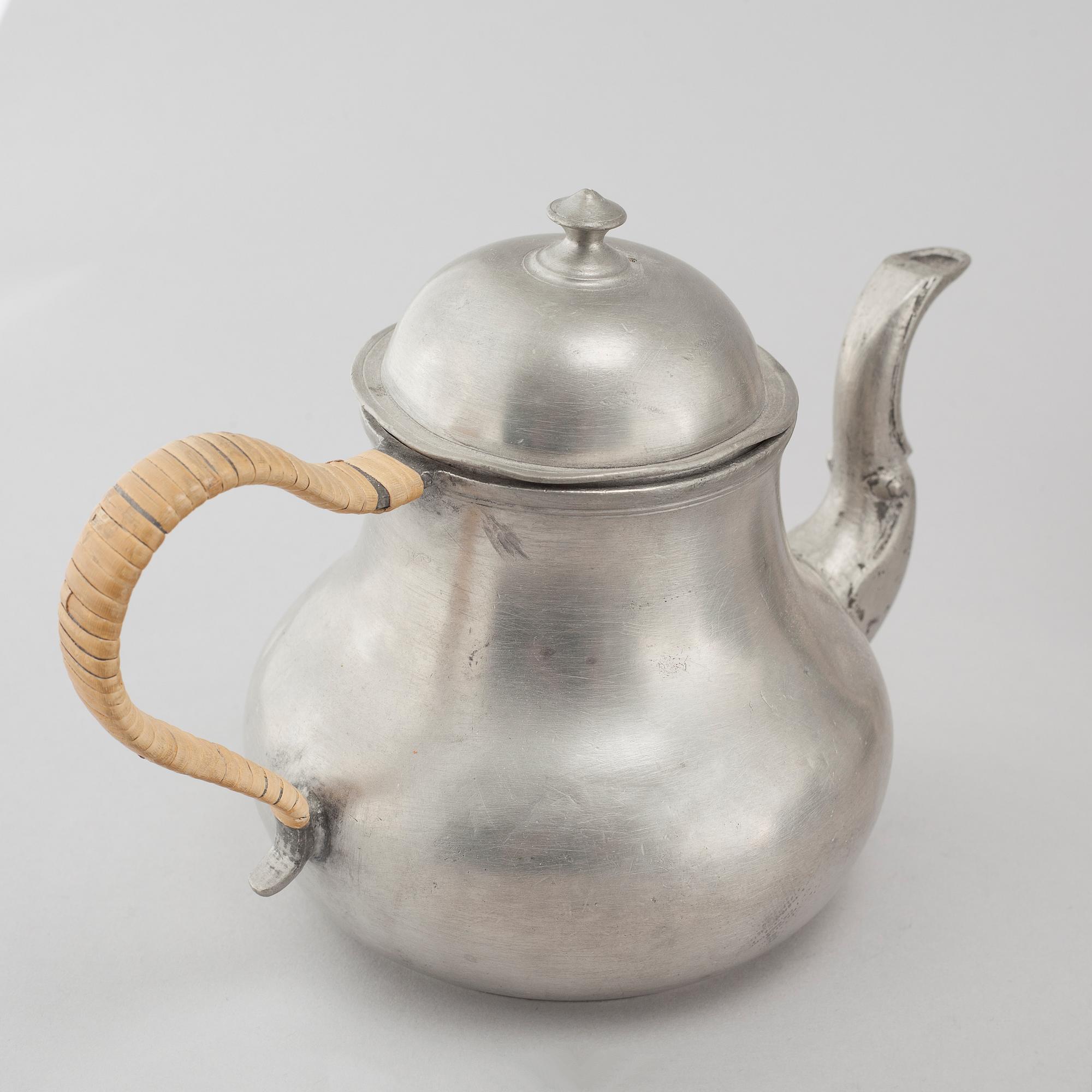 Two tankards and two pots in pewter, i a by Pehr Henrik Lundén in Lidköping, 19th century.