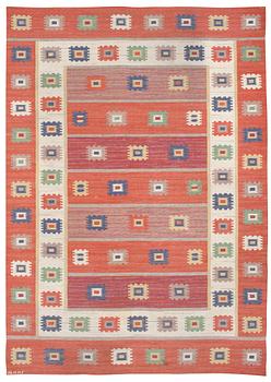 674. CARPET. "Röd grön äng". Flat weave (Rölakan). 357 x 251  cm. Signed AB MMF.