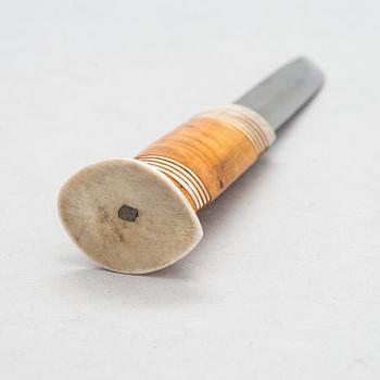 Puukko, signeerattu Johan Tuuri (nuorempi), saamenkäsityö / duodji, 1900-luvun puoliväli.