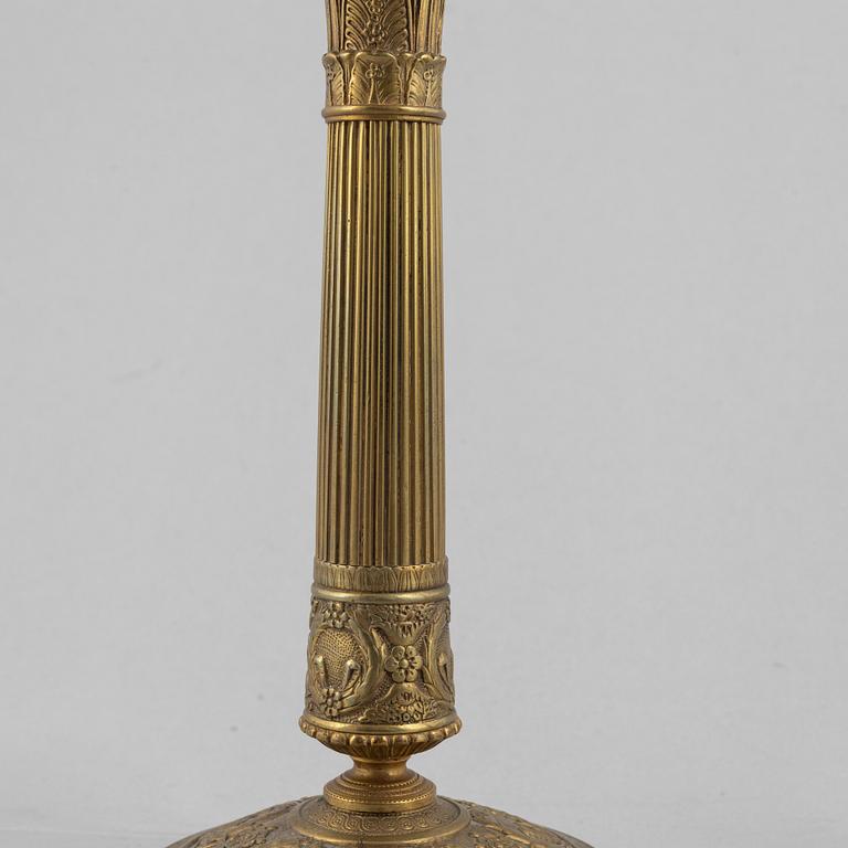 A pair of Empire gilt brass candle sticks, first half of the 20th century.