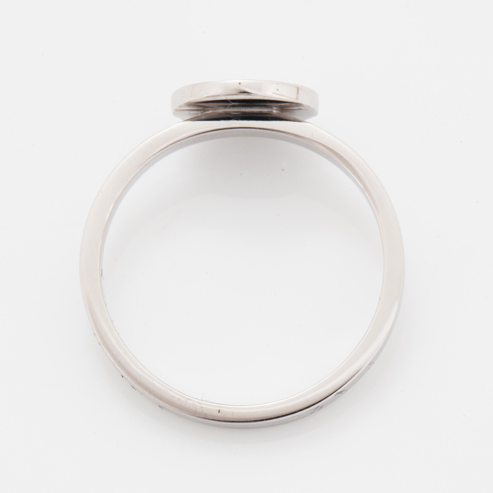 Ring, vitguld med åttkantslipade diamanter.